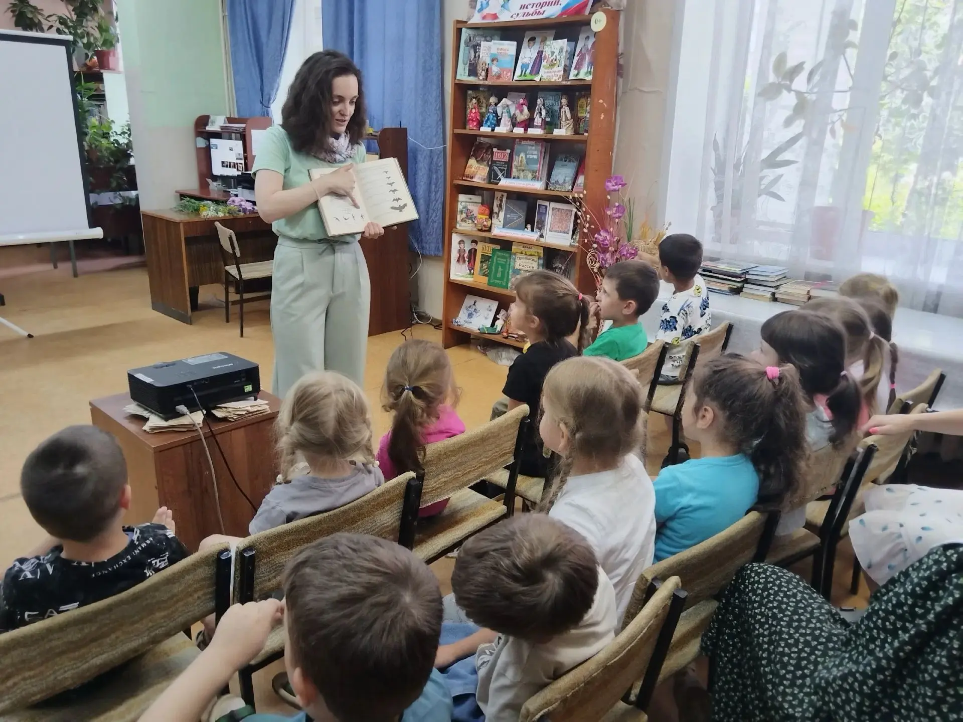 Сегодня для ребят детского сада №50 сотрудниками библиотеки-филиала №1 была проведена квест игра "За