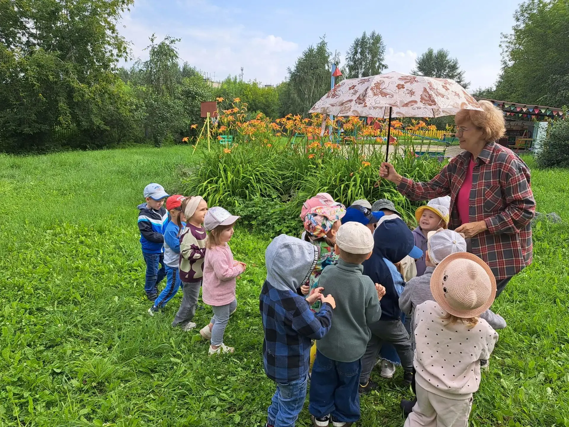"Дружно за руки возьмёмся и командой назовёмся"

👫 Сегодня малыши весело провели время на мероприят