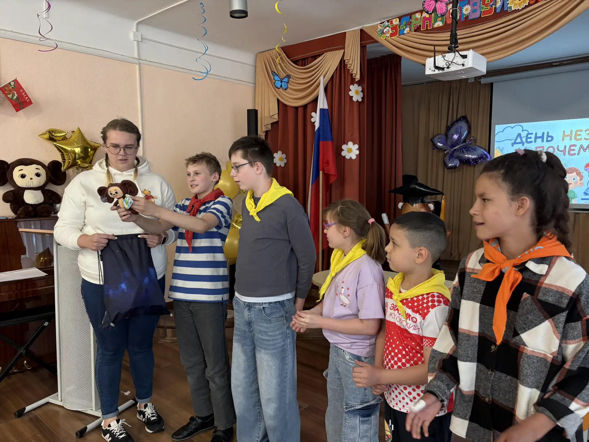 💡В летнем лагере «Планета детства» Удельнинской школы-интернате состоялся праздник «День незнаек и 