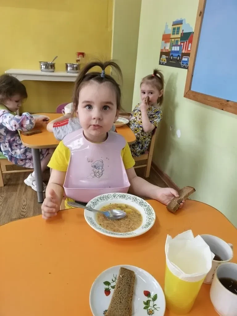 💛 У нас едят не в столовой — а как дома, за семейным столом