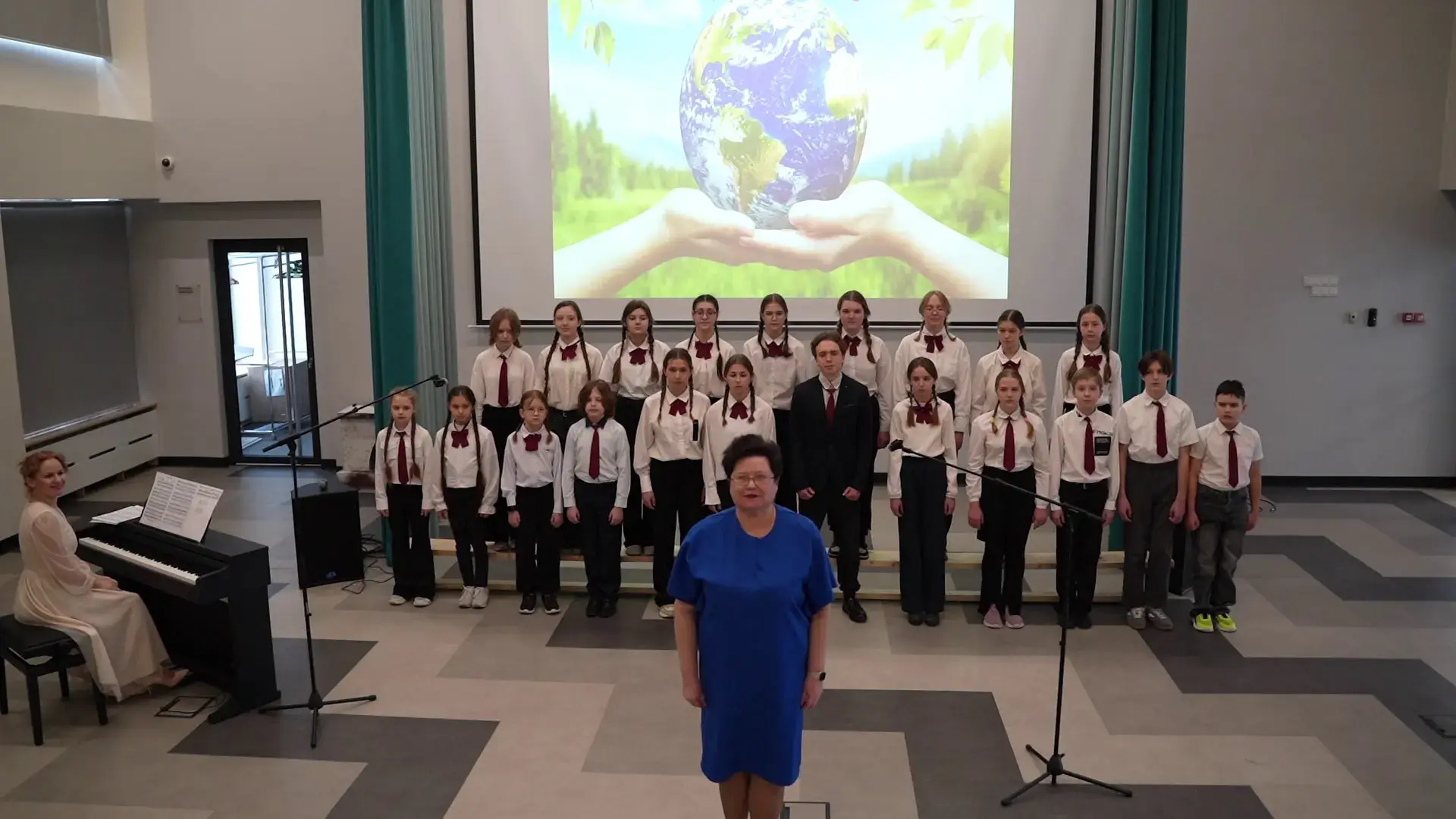 🎶 🏆 Школьный хор «Вдохновение» — дипломант престижного городского конкурса!   👏🎵 Наш хор «Вдохновени