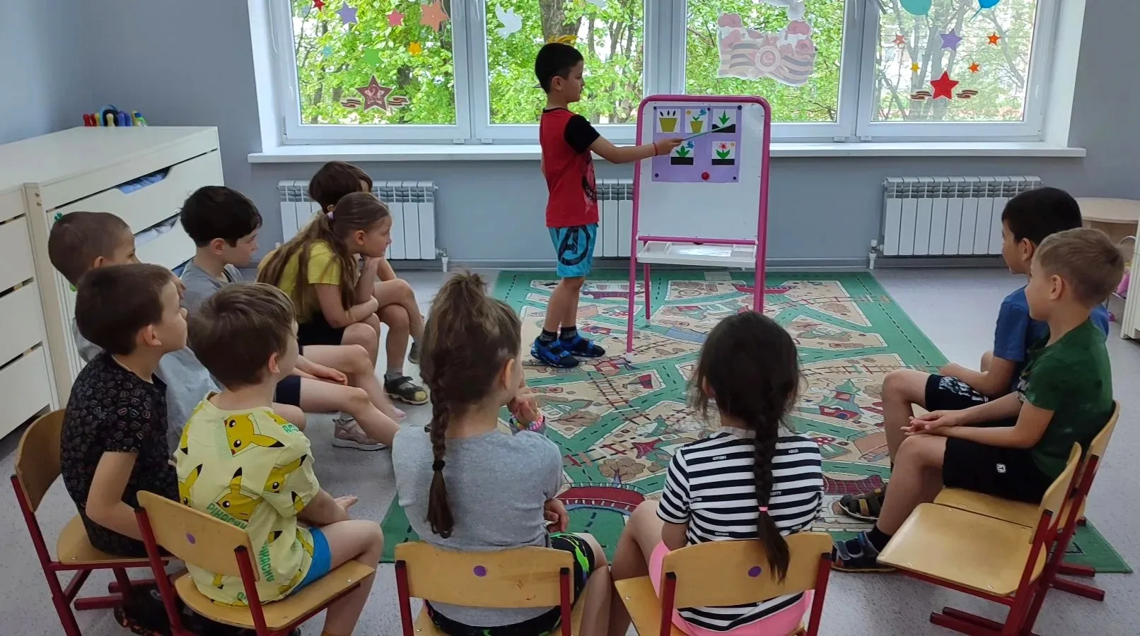 Вот и наступили теплые весенние дни🌤 и  ребята подготовительной группы "Солнышко" решили озеленить🌿с