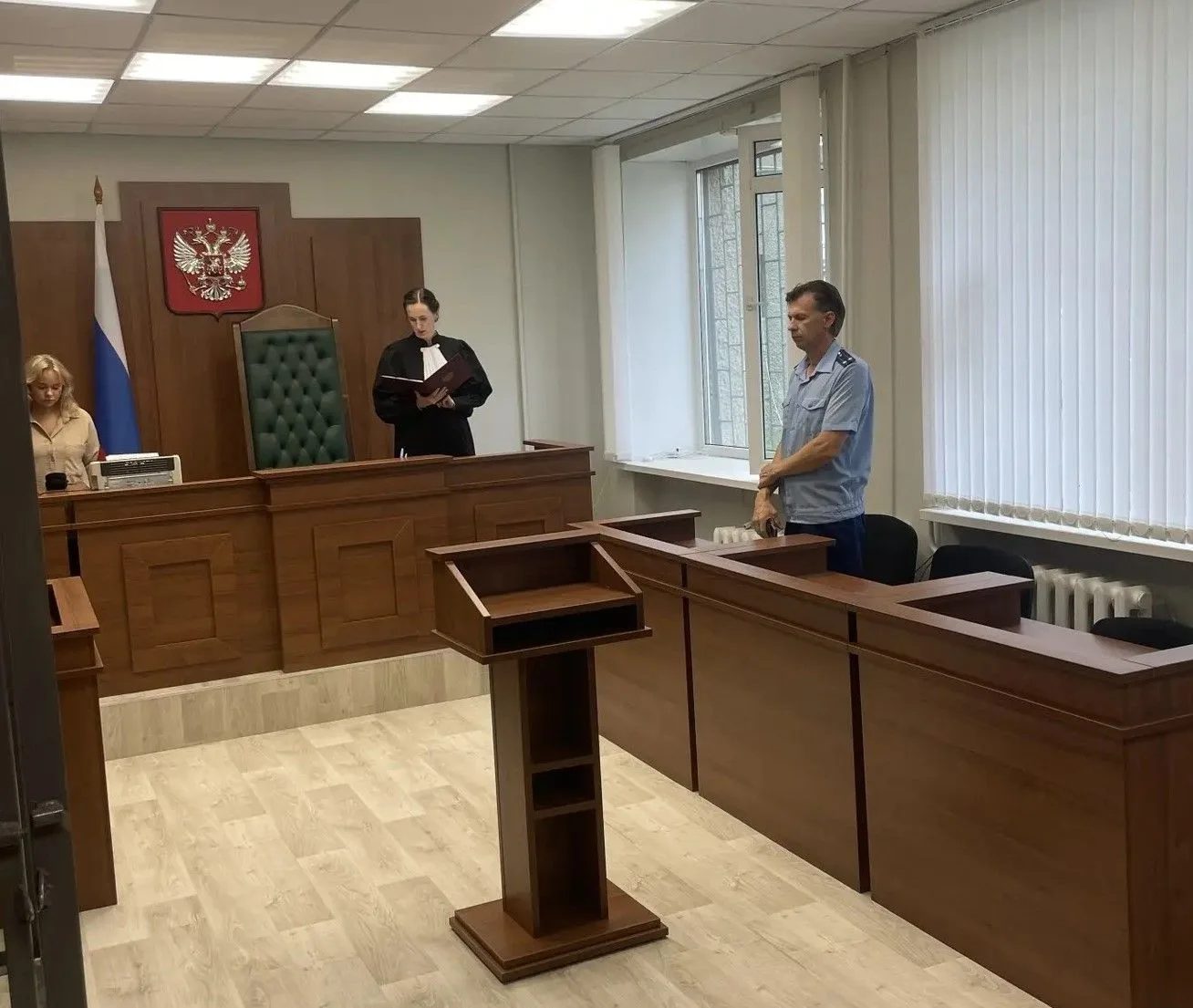 Житель Каменска-Уральского осужден за перелом челюсти посетителю арт-кафе

Синарский районный суд Ка