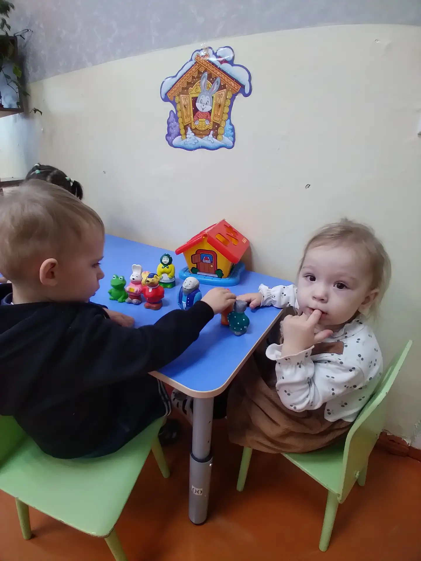 Сенсорное развитие играет ключевую роль в раннем детстве, особенно в первой младшей гру...