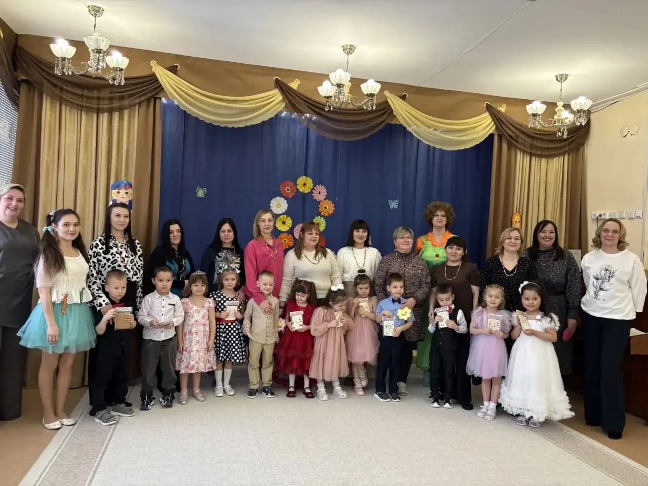 Сегодня в группе "Сказка" прошел чудесный праздник — 8 марта! 🌸