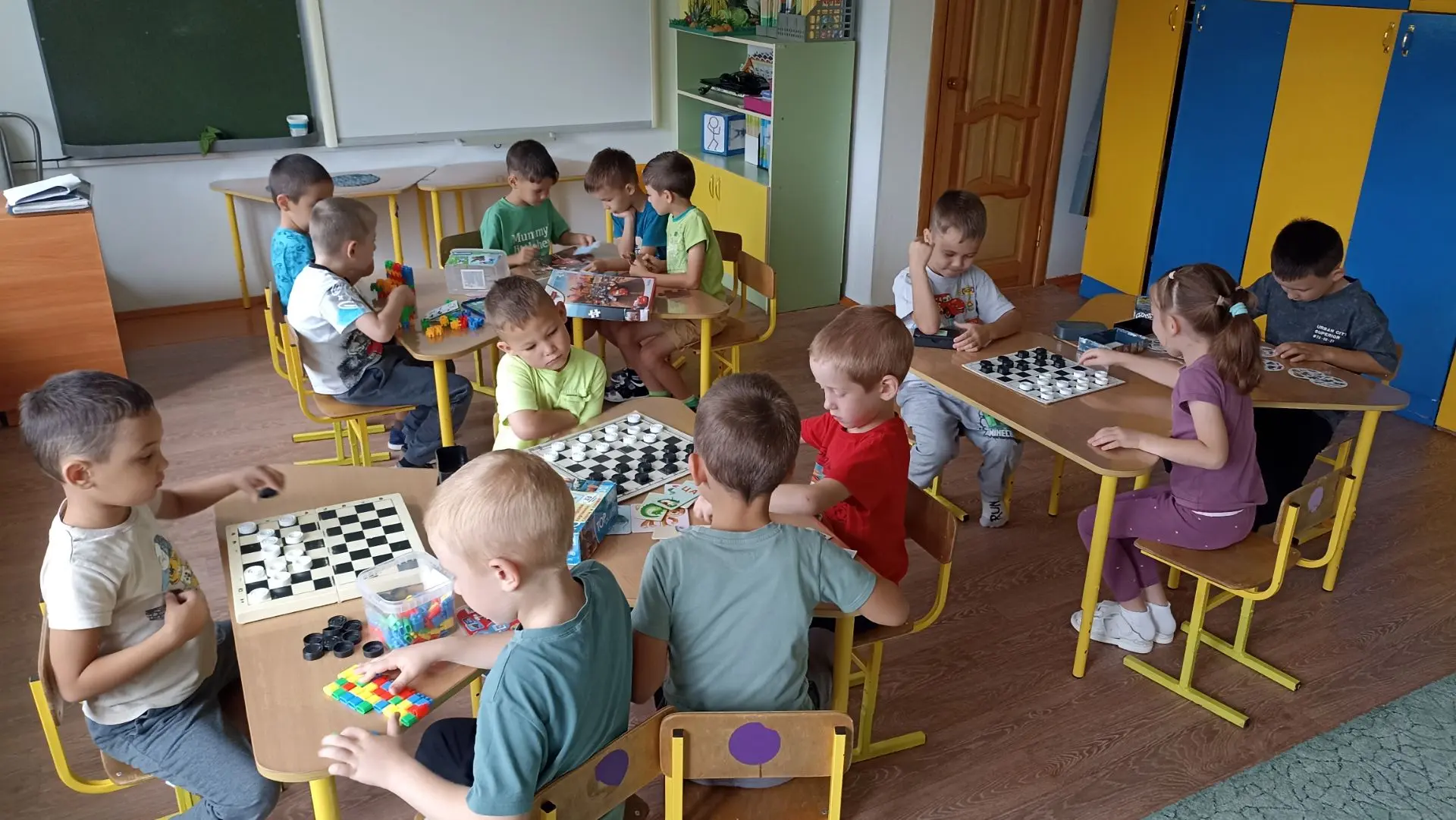 Сегодня в подготовительной к школе группе прошел день настольных игр. Настольные игры р...