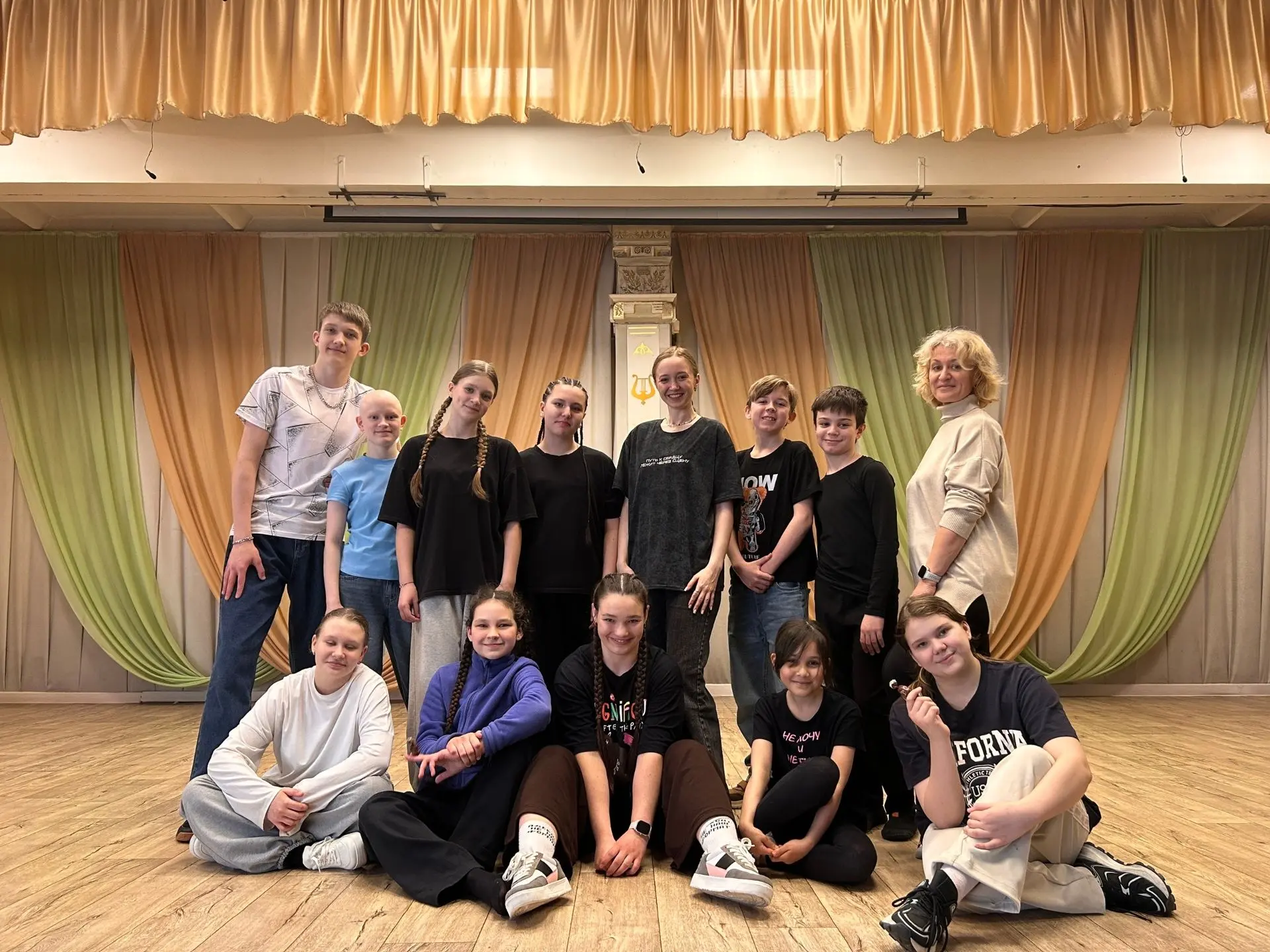 🎭 27 марта — Всемирный день театра.  ✨ День, когда сцена становится ближе, а каждый может почувствов