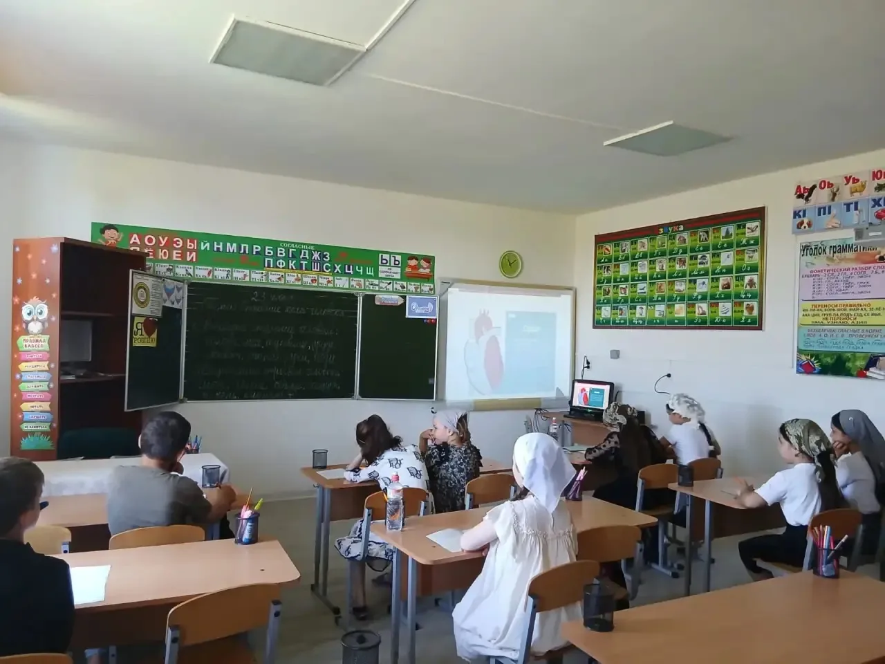 ЛЕТНИЕ ПЛОЩАДКИ В НАДТЕРЕЧНОМ РАЙОНЕ: «ВЕСЕЛЫЕ КАНИКУЛЫ - 2026»

С 15 июня 2026 года на базах следую