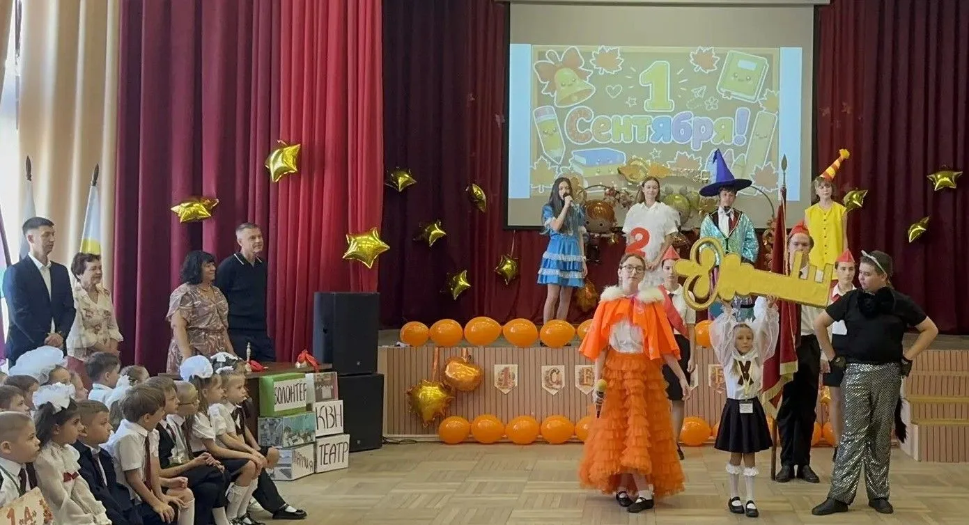 🎉 День знаний в МАОУ СОШ № 93 — яркий старт нового учебного года!