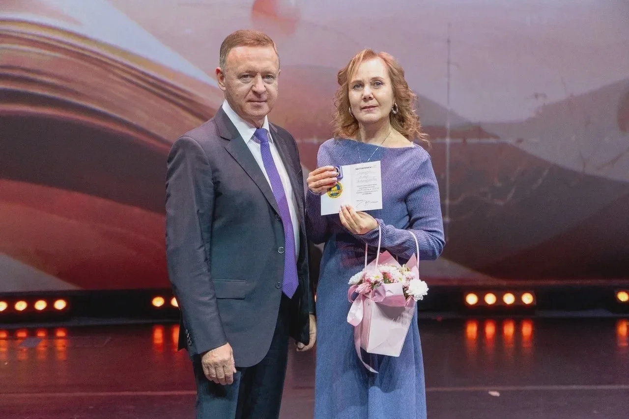 Педагогов Южно-Сахалинска поздравляют с праздником