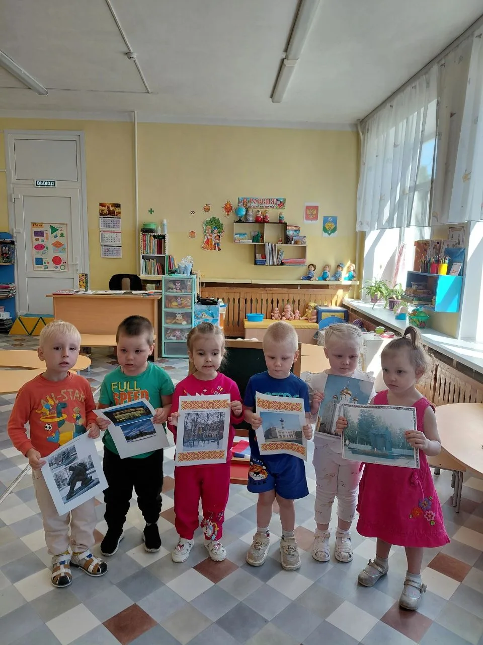 Новости 1 младшей группы √7

На этой неделе наши занятия были наполнены теплом, гордостью и творчест