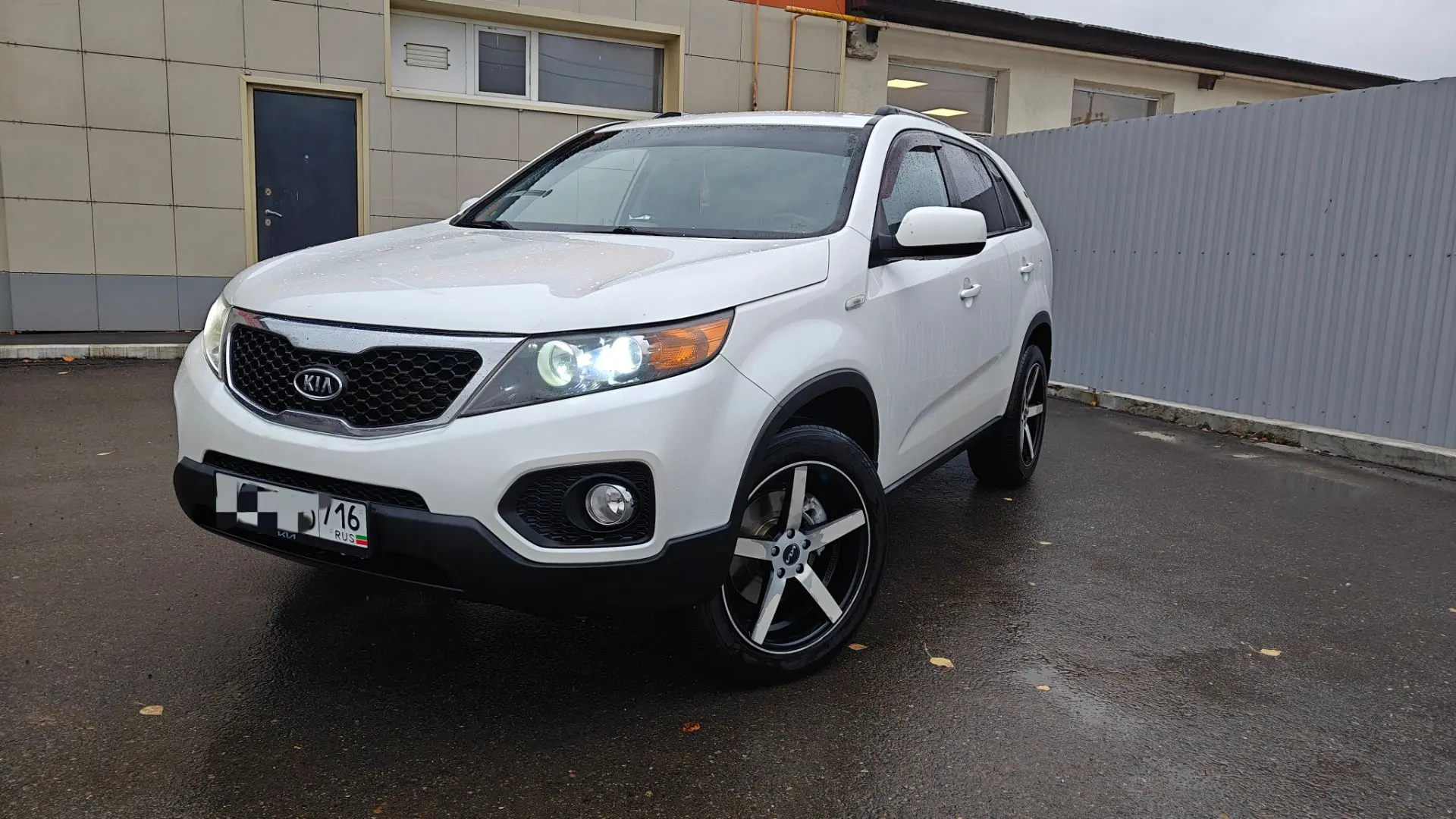 Продается Kia Sorento XM (2011г/в), во владении 3 года, я являюсь собственником с марта...