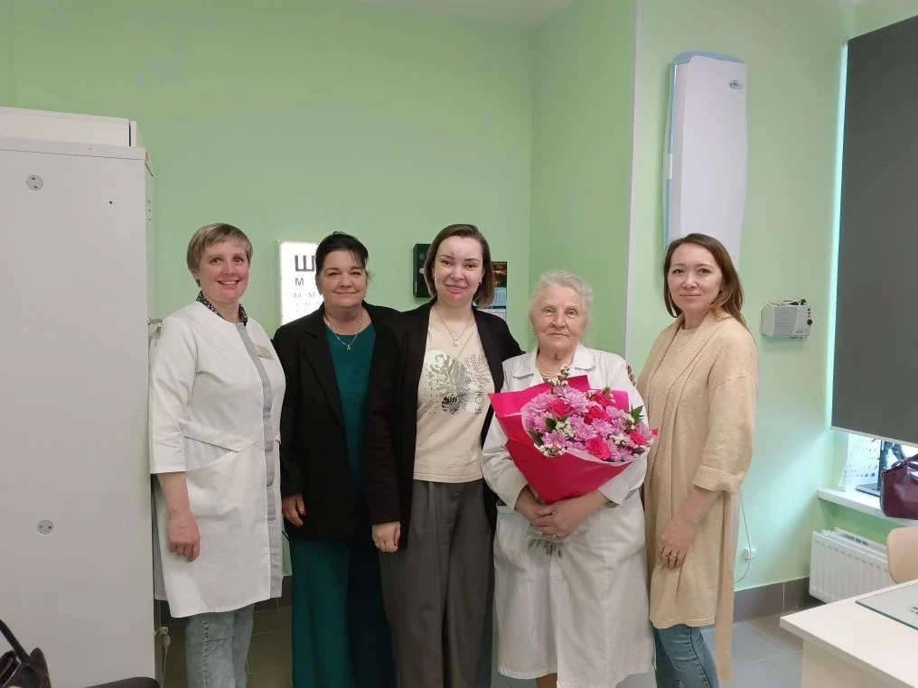 С глубоким уважением и огромной сердечной теплотой коллектив нашей больницы поздравляет...