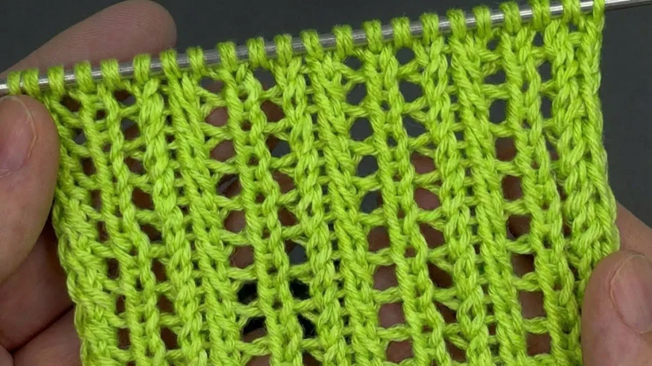 🧶 «АЖУРНЫЕ ДОРОЖКИ» — лёгкость и изящество в каждом ряду  📌 Воздушный ажур с выразительным рельефом 
