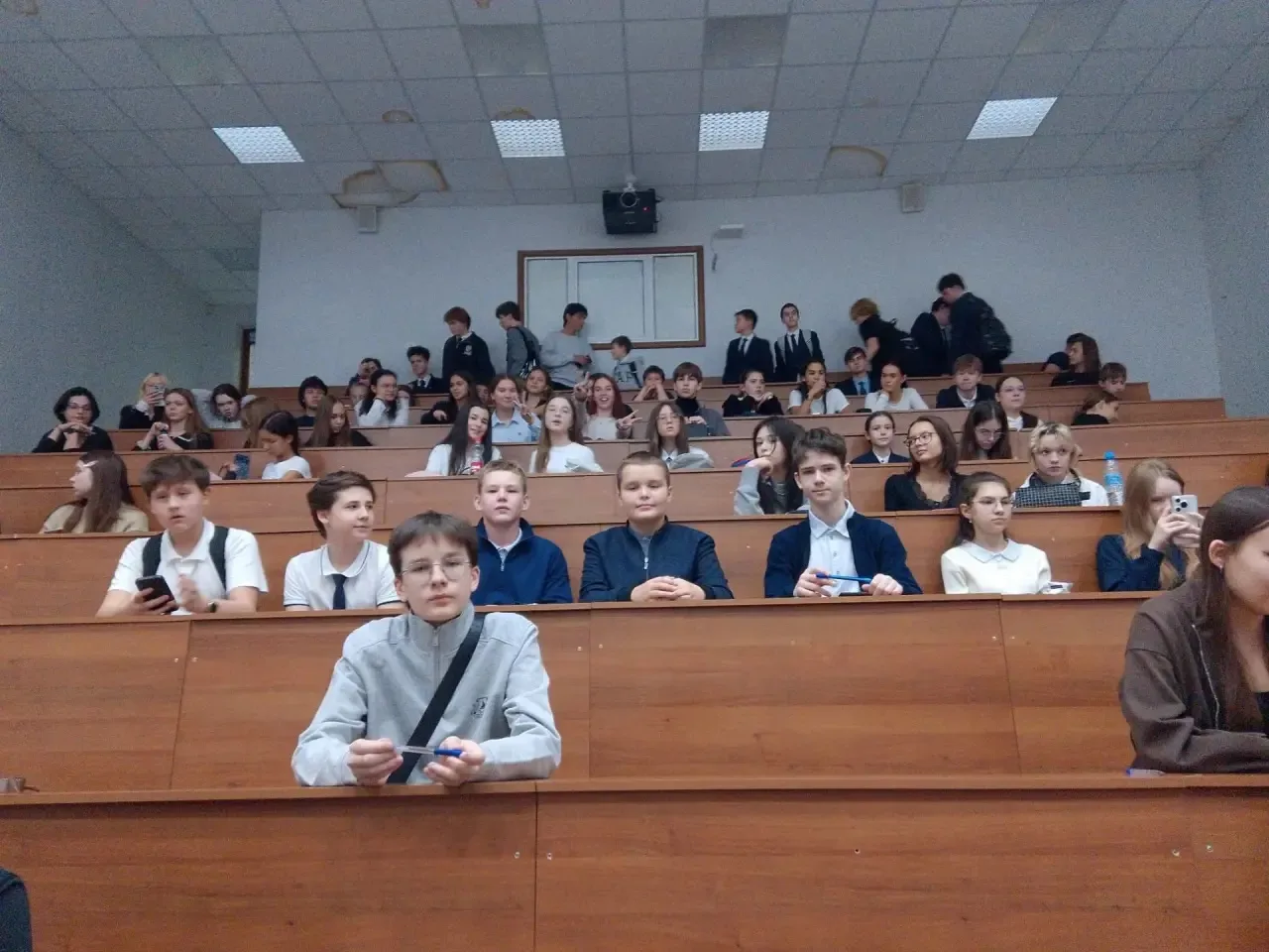 Литература объединяет языки: наши ученики на «Литературном диктанте» в КФУ!