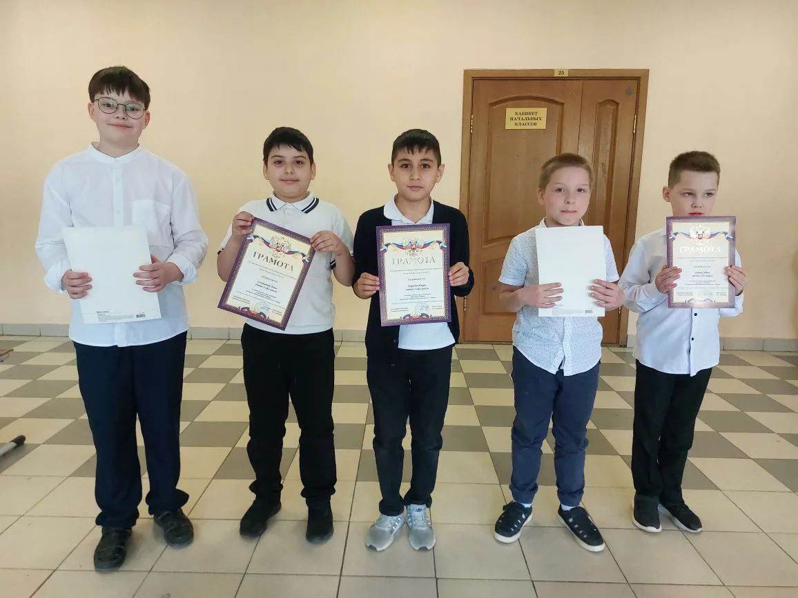 ТОРЖЕСТВЕННЫЕ ЛИНЕЙКИ НА ДАНИЛОВСКОЙ НАБЕРЕЖНОЙ  🎓 Сегодня в корпусе на Даниловской набережной нашей
