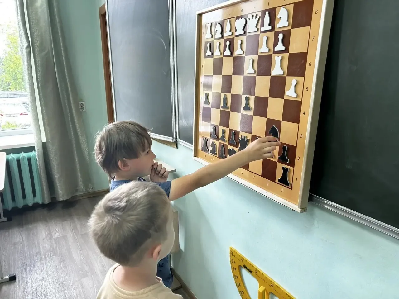Первое занятие по шахматам в лагере «Непоседы»