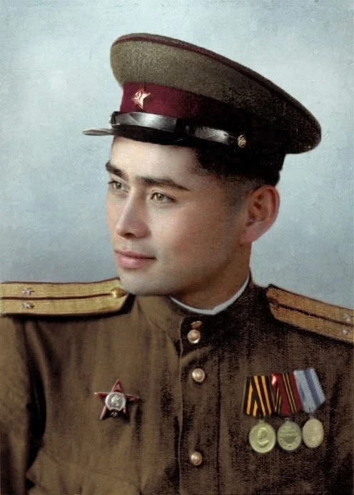 Сарсембаев Талгатбек Сарсембаевич призван в РККА в 1942 году Акмолинским РВК. Служил командиром стре
