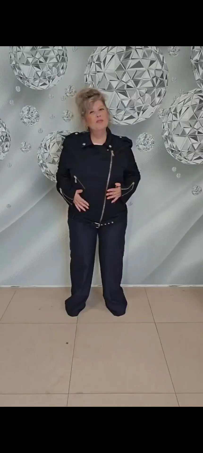 Куртка 8500
Кофта 4000
Брюки 5000