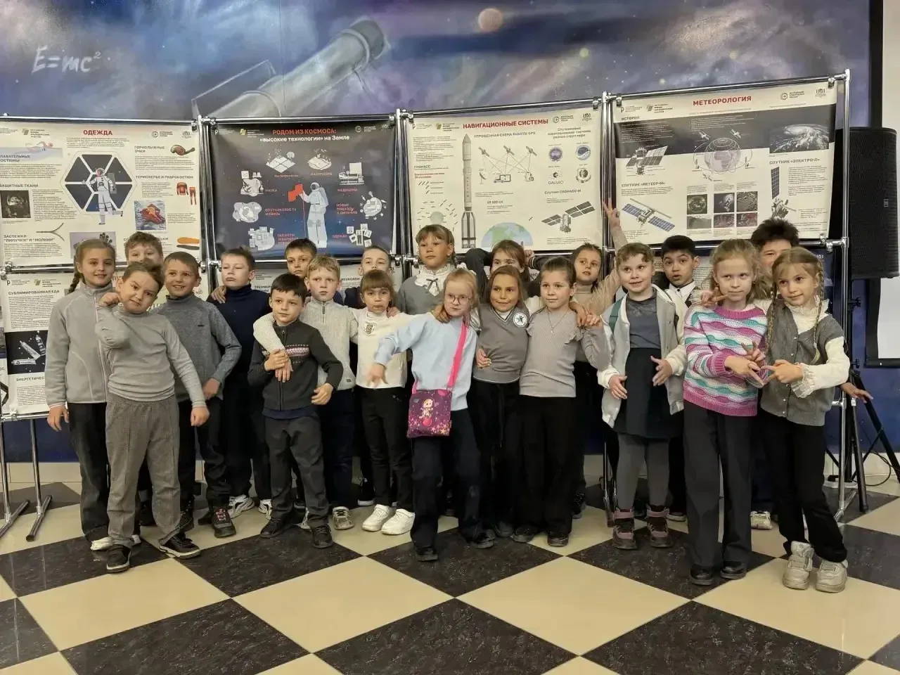 🔵13 мая ученики 1"а"и 1"б" посетили "Планетарий". Ребята с главной героиней Селестой и мудрым сущест