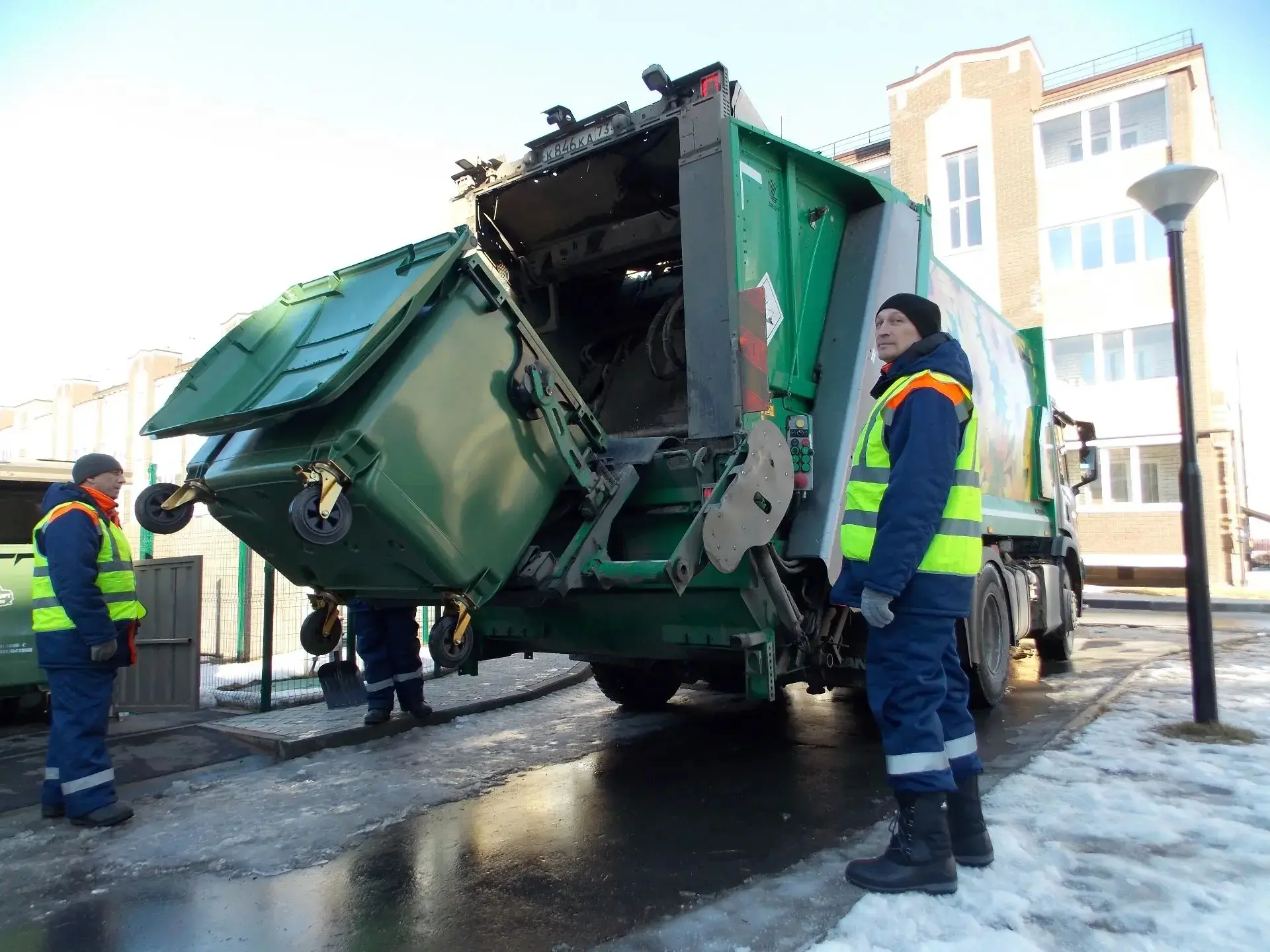 ♻️ В компанию по вывозу мусора требуются: