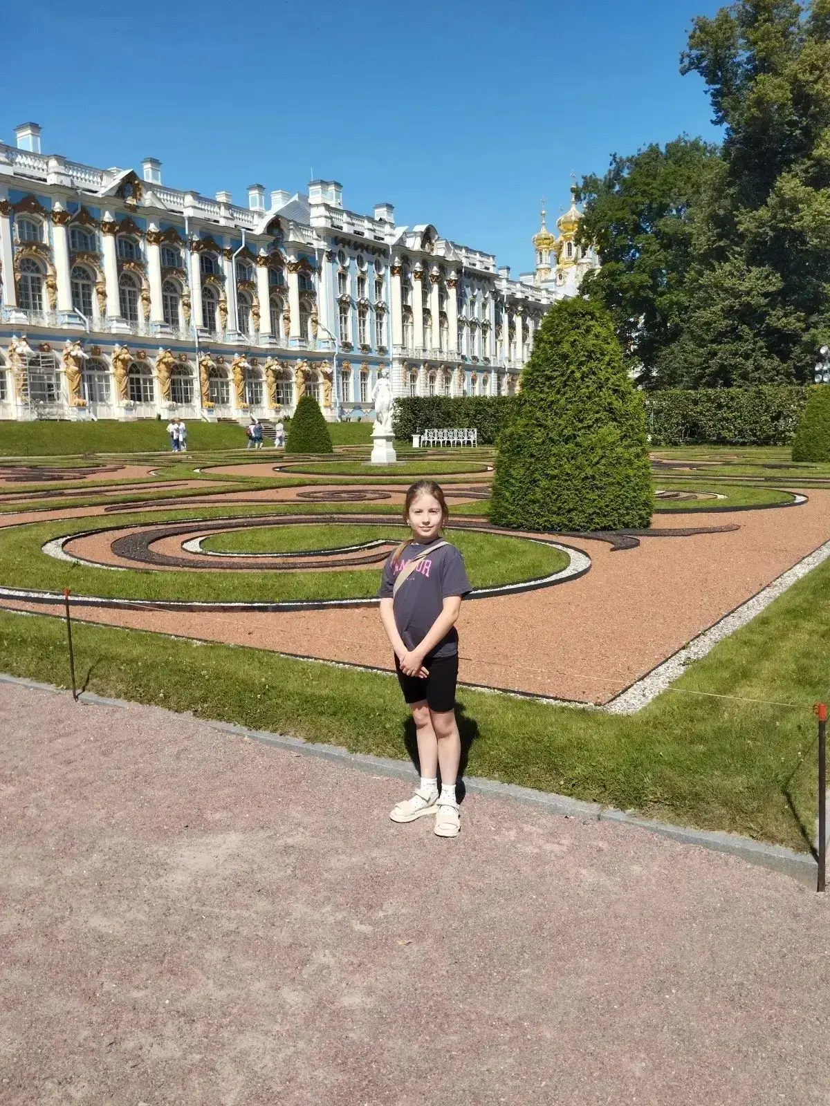 Ученица 3Б класса Веселова Екатерина вместе с бабушкой на каникулах побывала в Санкт-Пе...