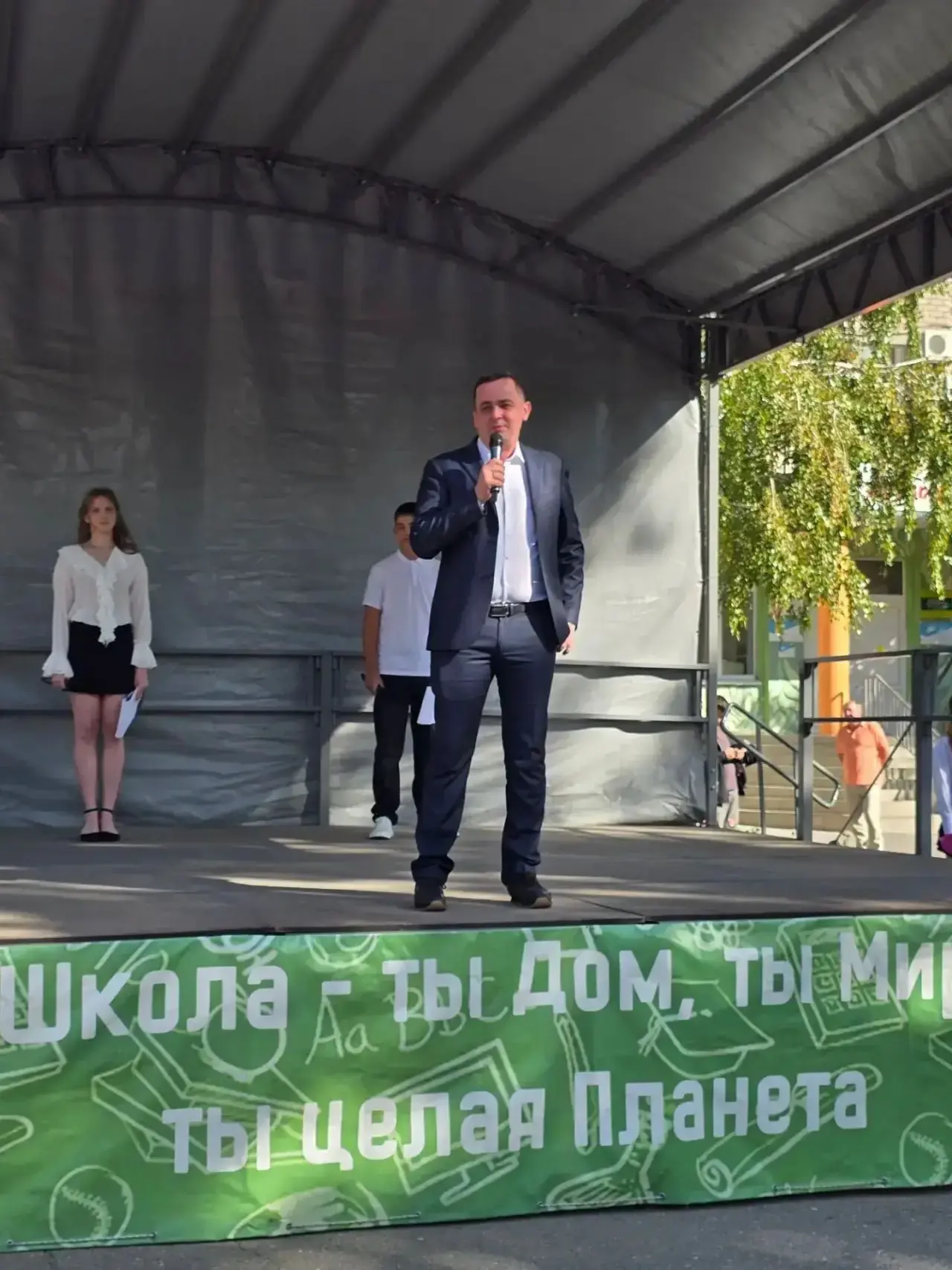 Руководство и сотрудники Волжского МЭИ приняли участие в торжественных линейках в школа...