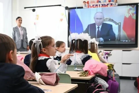 Здравствуйте, уважаемые родители. Учебный процесс никто не останавливал, работает в том...