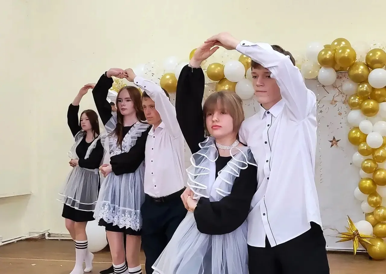 В пятницу 3 июля в МБОУ СОШ п. Де-Кастри состоялось одно из самых трогательных событий года — торжес