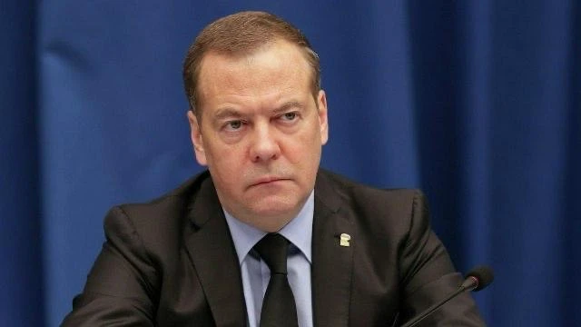 Медведев: "Блокировка" спутниковой группировки "Рассвет" по просьбе киевского придурка ...