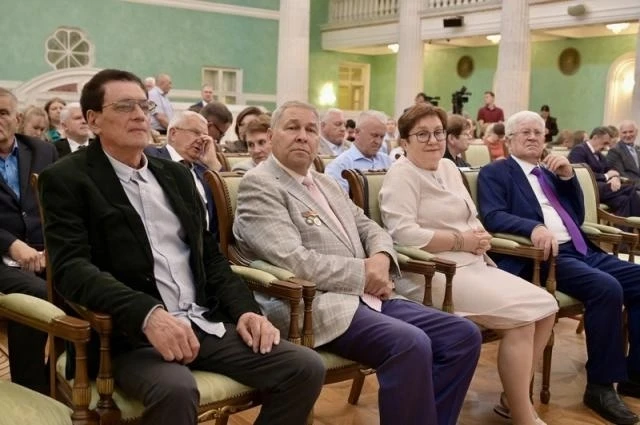 💥💥💥 Владимир Дворман из рук губернатора получил награду Президента России

Губернатор Свердловско