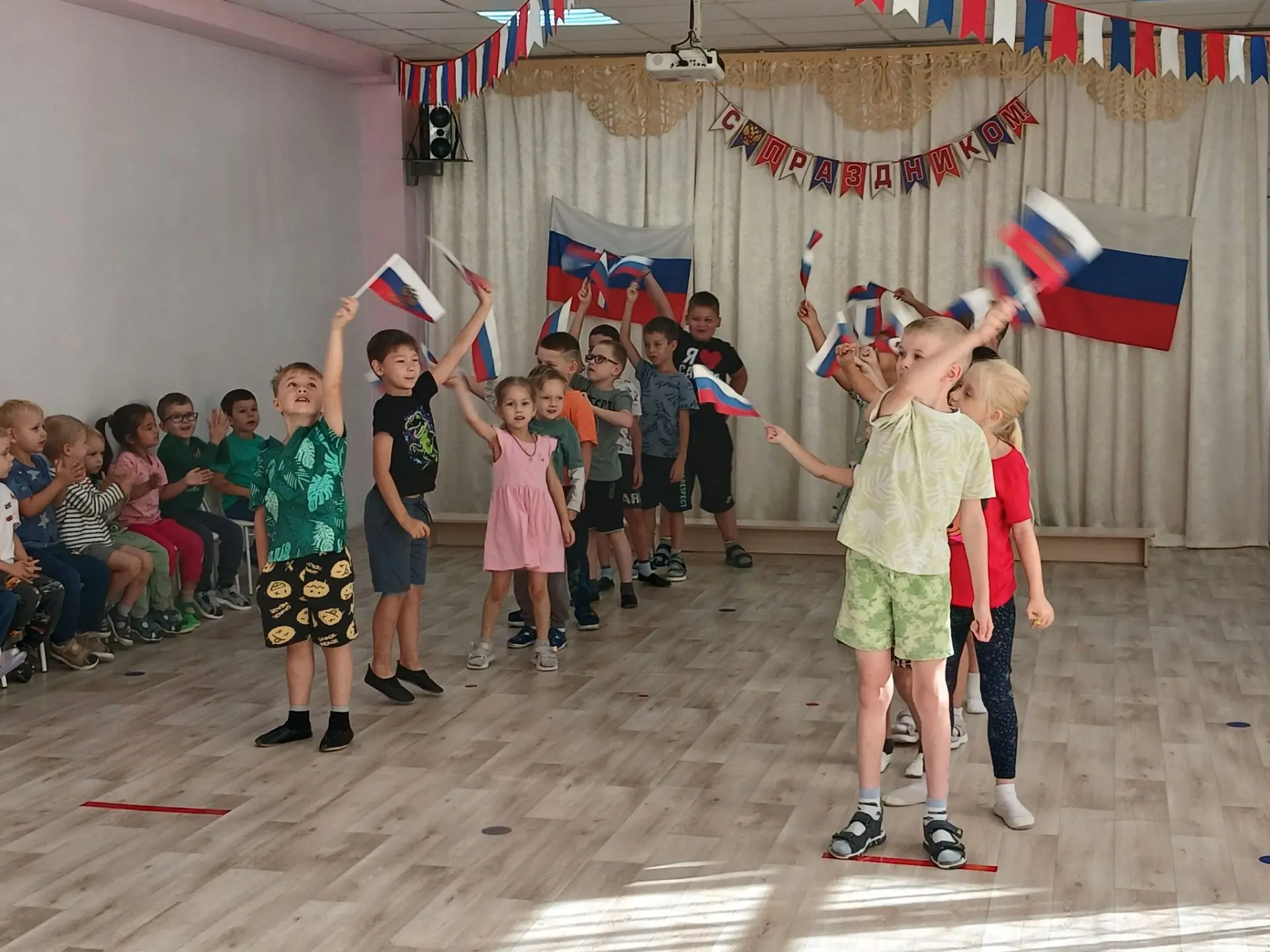 Гордо рею я на мачте корабля,