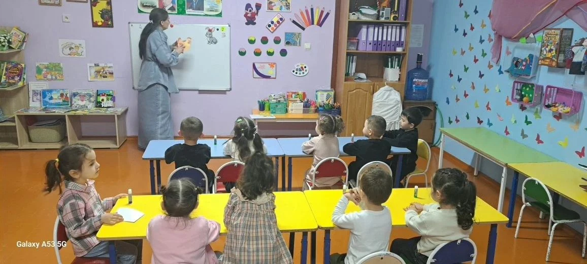 Занятие в средней группе "Колобок"