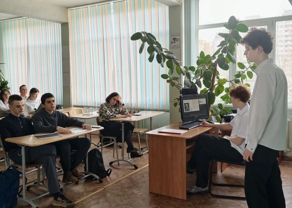 В 9-х классах прошла защита проектов! 🎓  Ребята представили свои работы по разным направлениям. Кто-