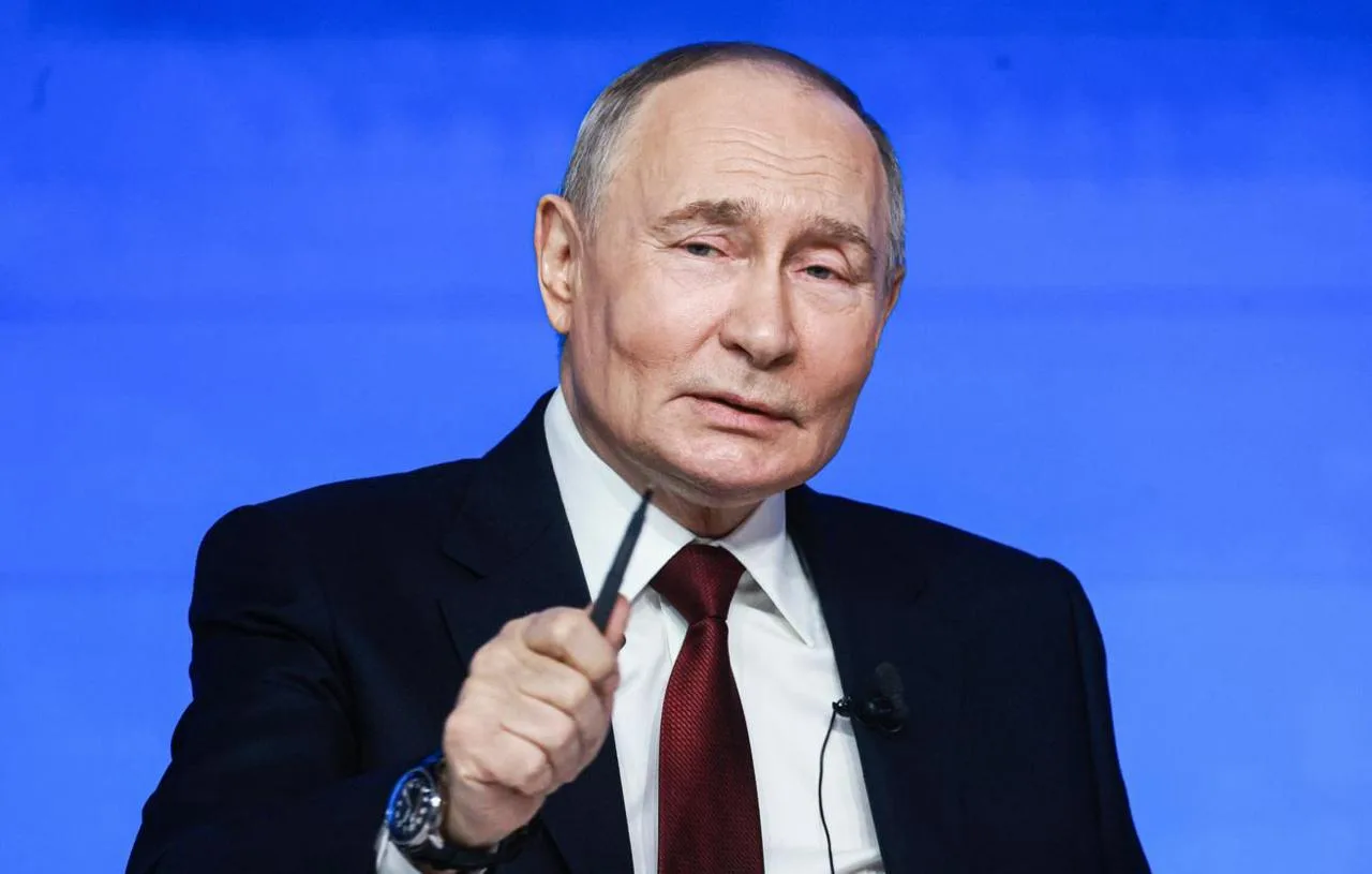 В адрес президента России поступают многочисленные поздравления от глав государств и пр...