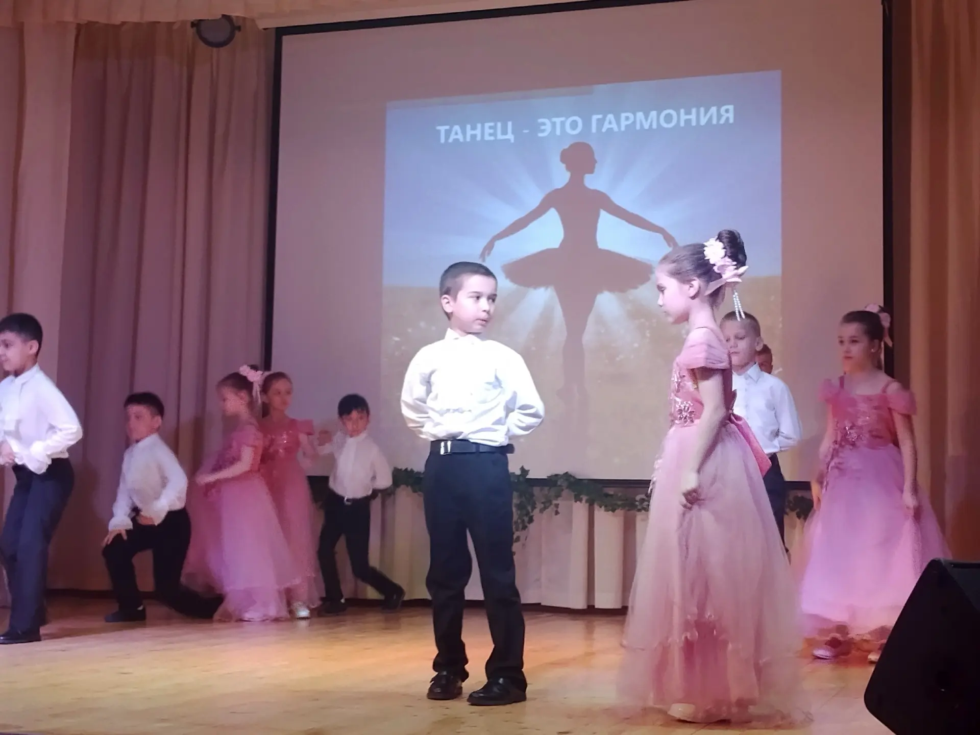 16 мая 1 «З» класс принял участие в отчётном концерте хореографических коллективов Введенского ДК "О