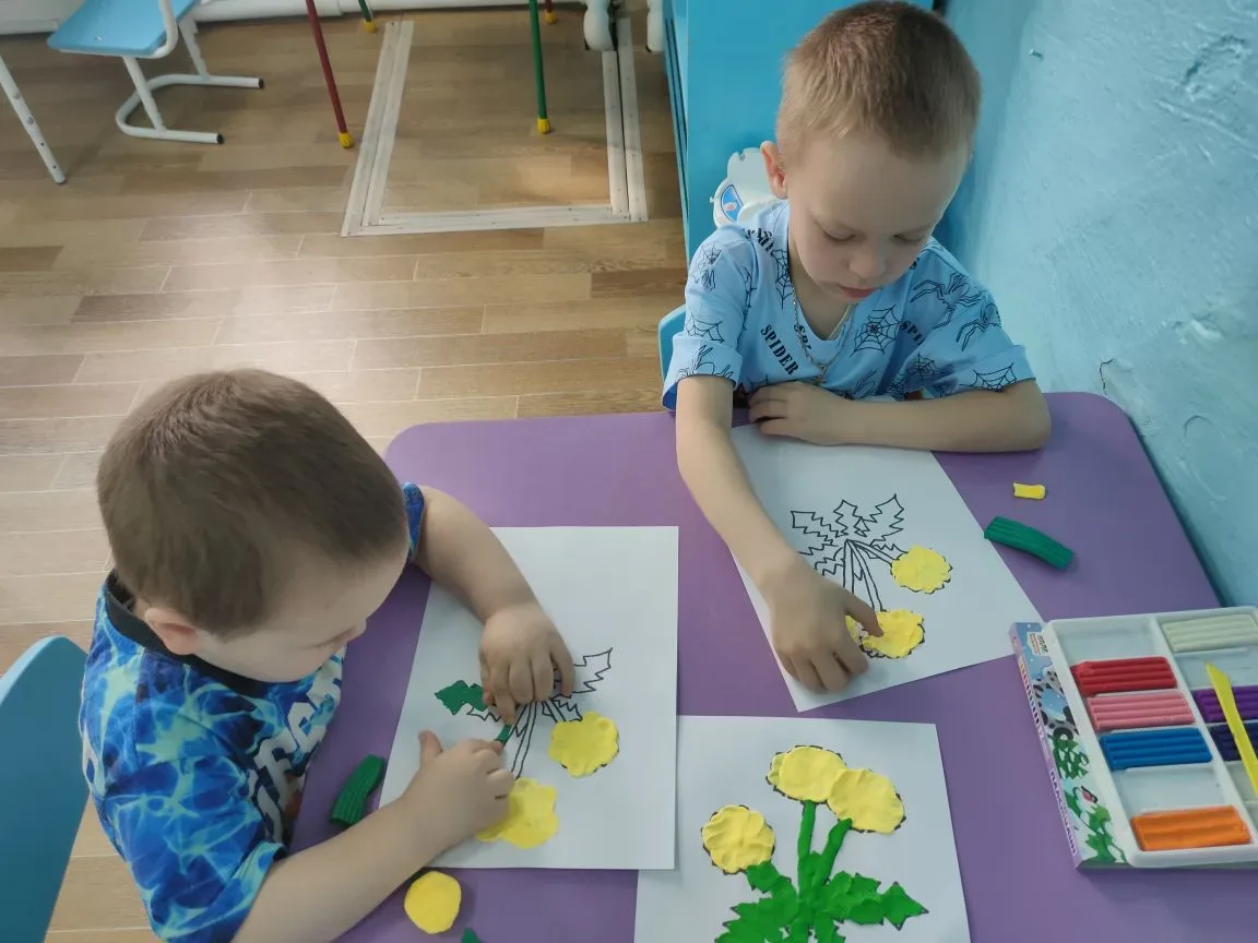 Занятие по пластилинографии «Одуванчик» в разновозрастной группе.