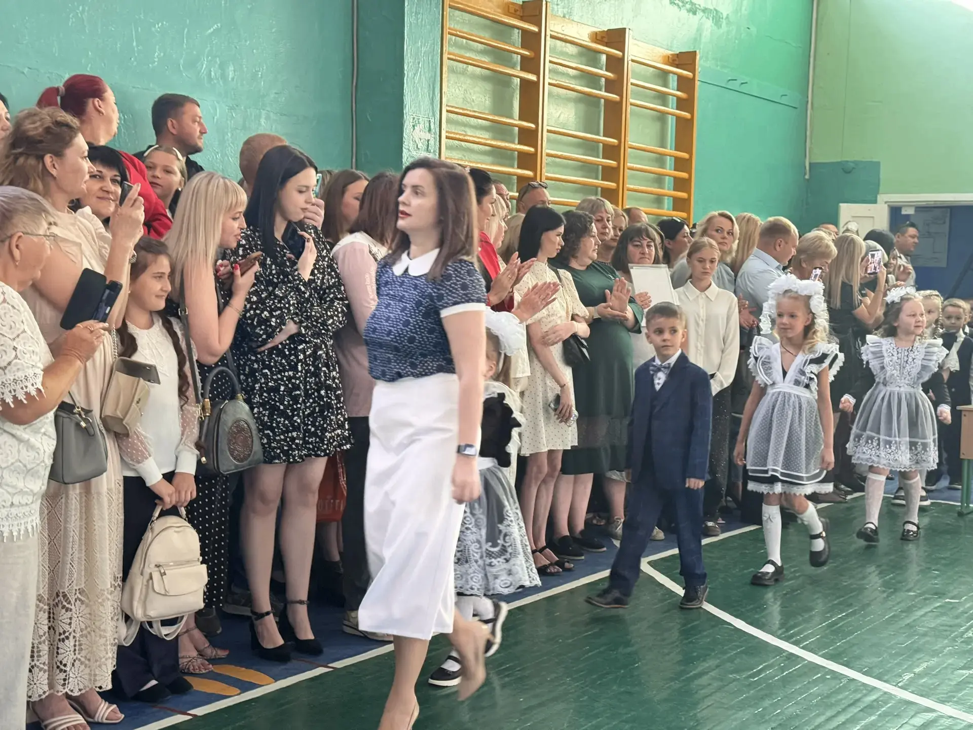 Сегодня в ГБОУ ЛНР "Ровеньковская школа №9 им. Л.Г. Шевцовой" состоялась торжественная ...