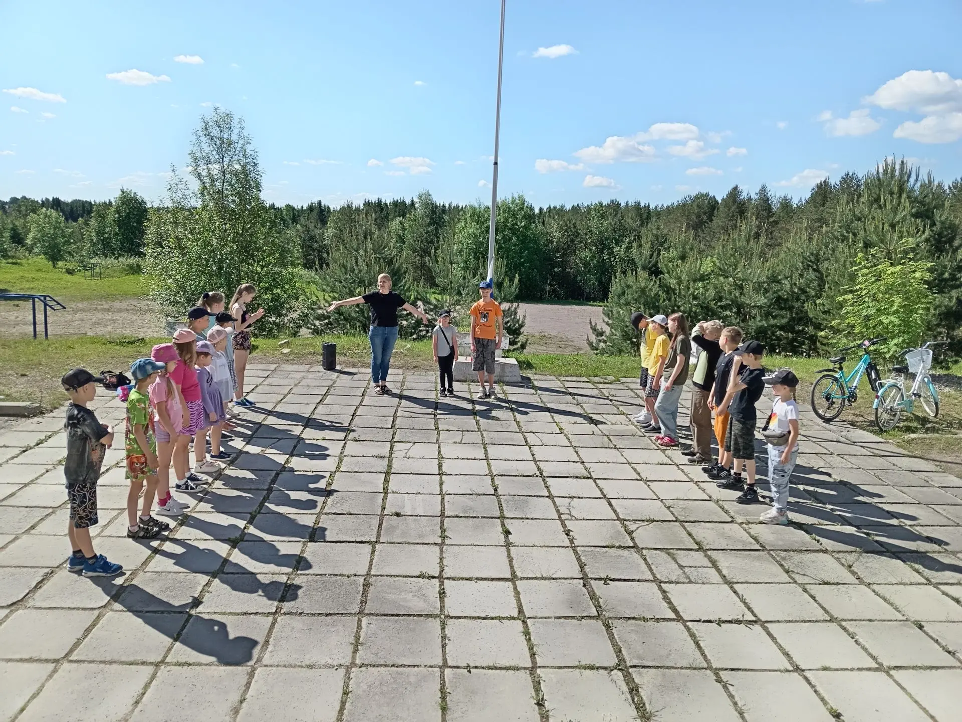 УРА! ПРИШКОЛЬНЫЙ ЛАГЕРЬ ОТКРЫЛ ДВЕРИ! 
Сегодня для наших учеников распахнул свои двери долгожданный 