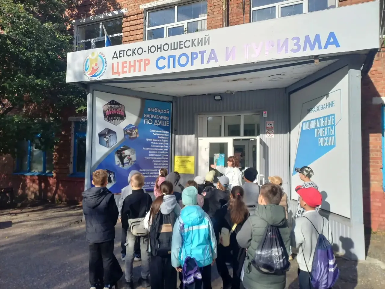 Сегодня ученики 2В класса посетили «Центр спорта и туризма», где познакомились с секция...