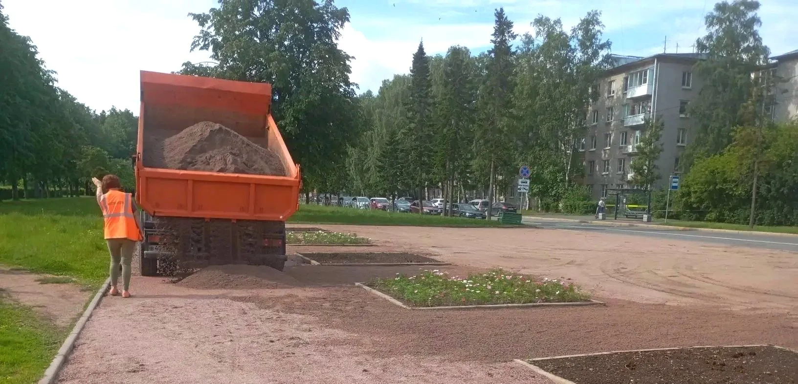 Садово-парковые дорожки в течение всего сезона подвергаются значительной нагрузке, особенно в популя