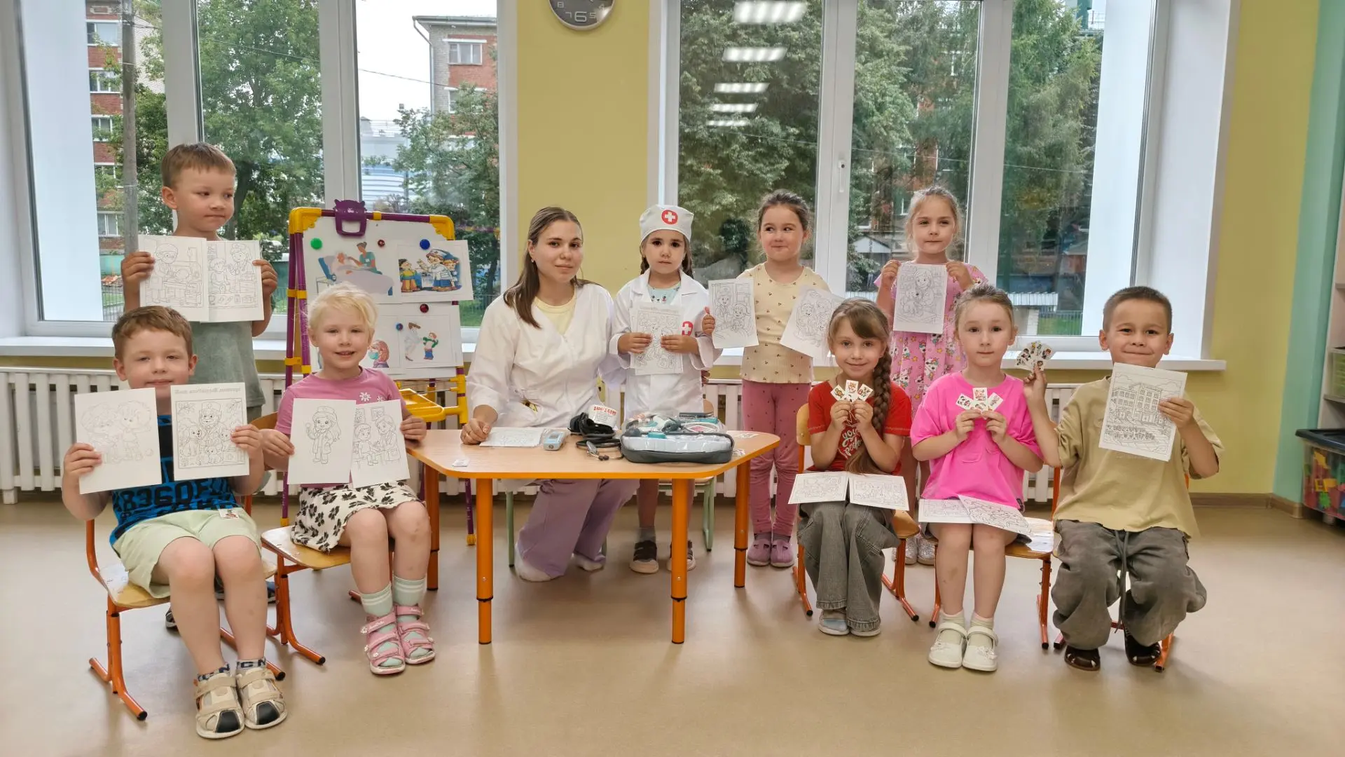 Профориентационная неделя  «Мамины профессии» организованная Женским движением.
В старшей группе "Ра