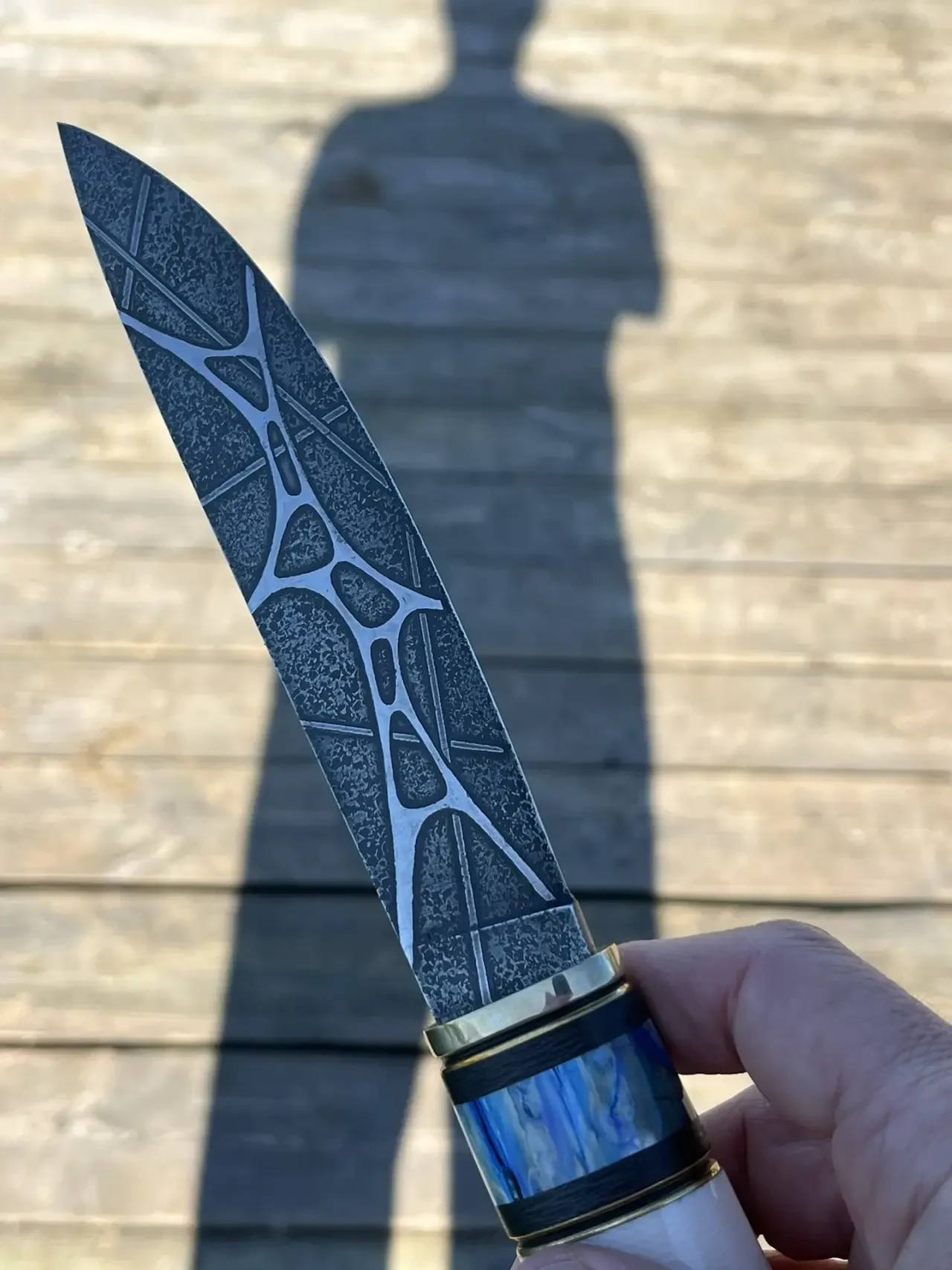 Эффектный нож с оригинальным рисунком на клинке 🔪🔥
