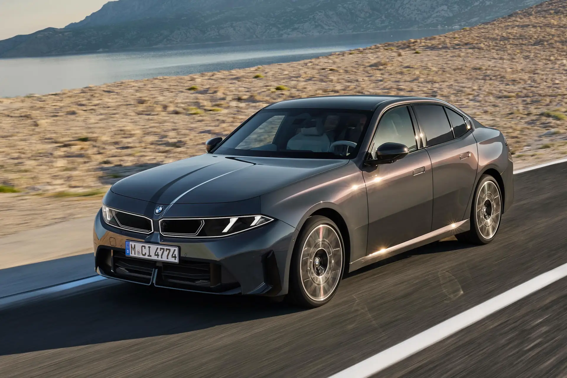 Бензиновая BMW 3 Series представлена — ищем отличия от электрической
