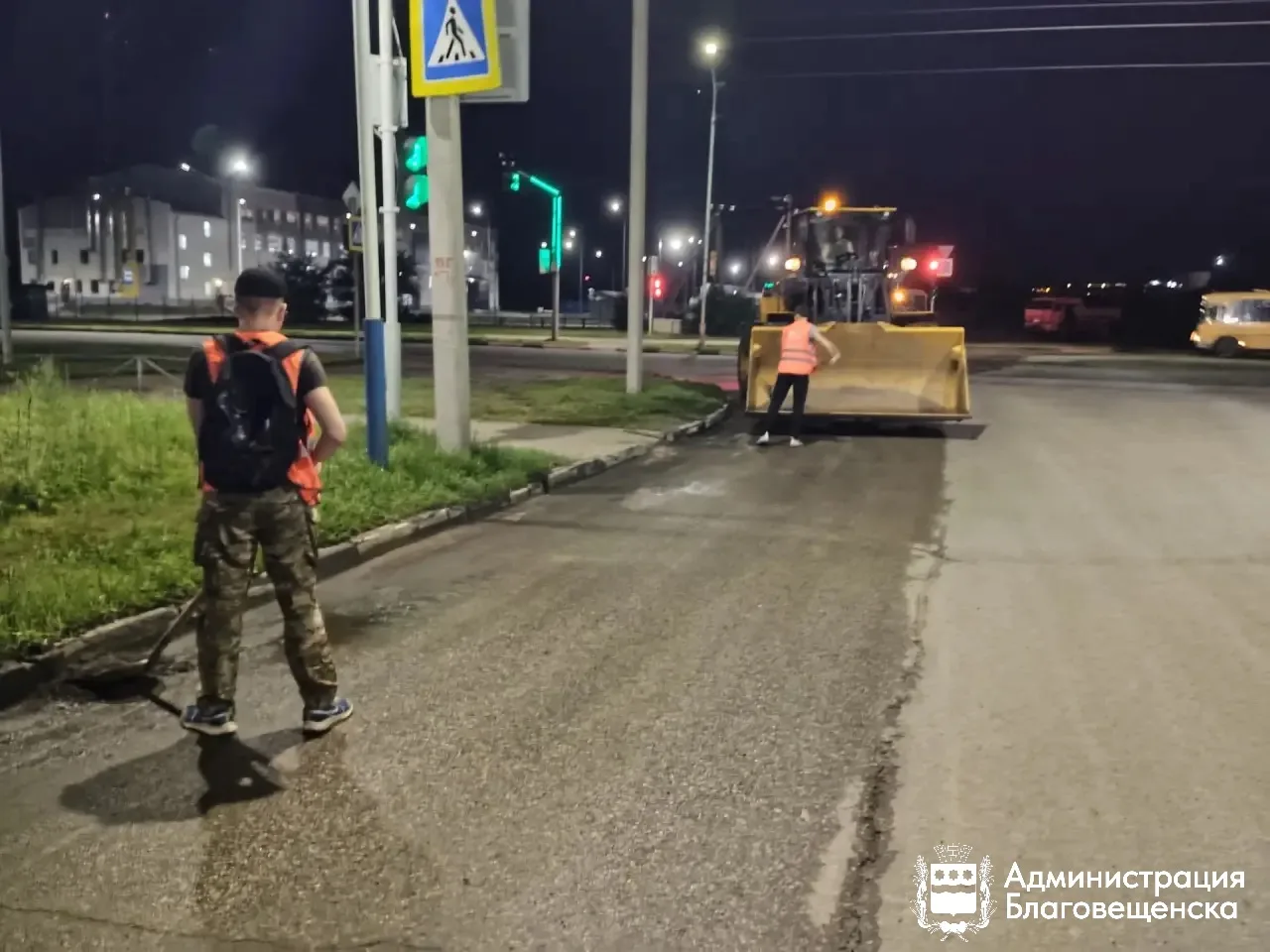 🧼Почти за два летних месяца коммунальщики очистили больше сотни участков «прилотковок»