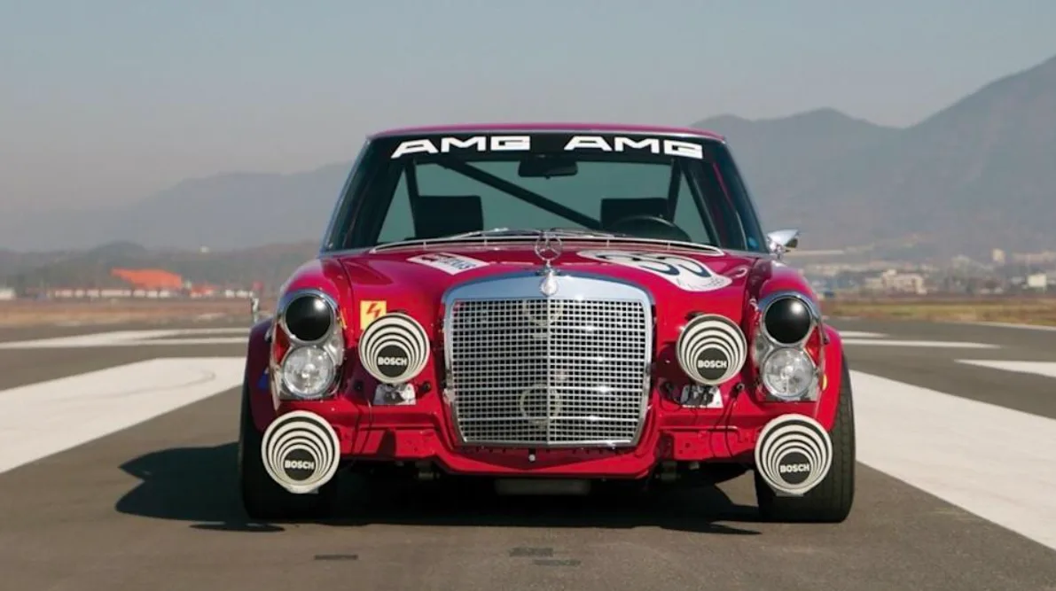 🐷 «Красная Свинья», гаражный стартап и возвращение в Mercedes. Как родилось AMG