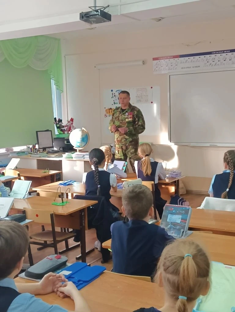 Диалог с героем в 3 "Б" классе  23 марта ученики 3 "Б" класса нашего лицея (классный  руководитель  