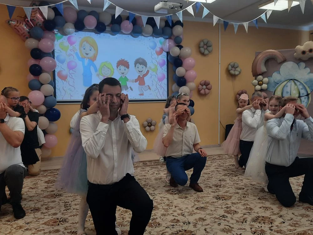 Вот и еще одни выпускники попрощались с детским садом! Вчерашние малыши уже почти перво...