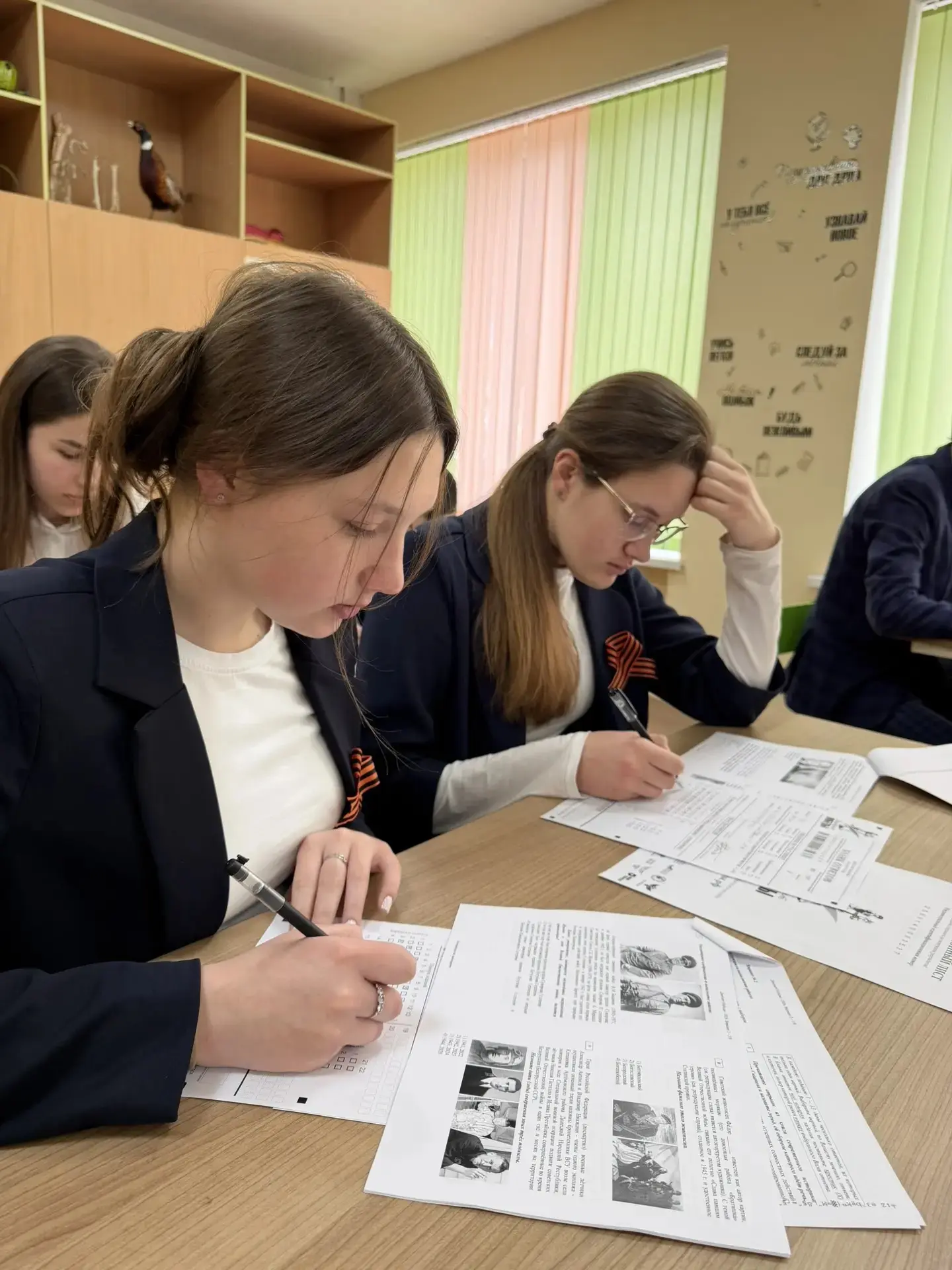 🕊 24 апреля наш лицей присоединился к миллионам людей по всему миру, чтобы почтить память героев и п