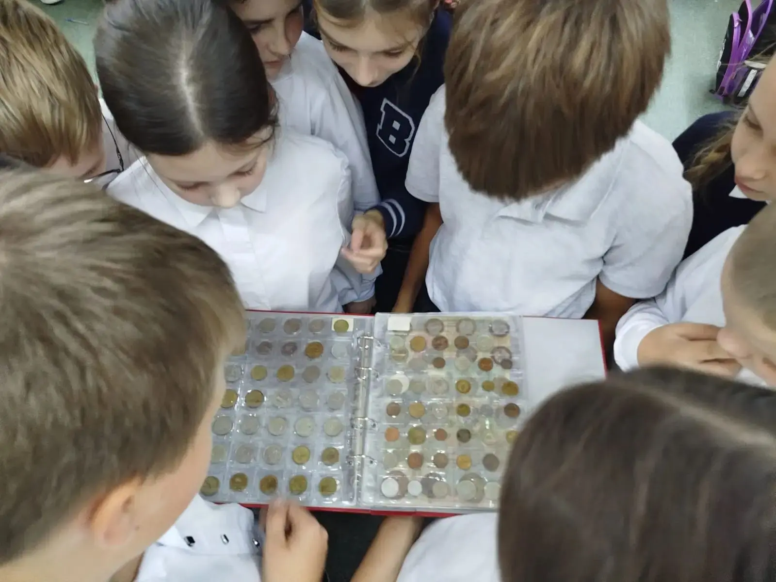 💸Внеурочное занятие по финансовой грамотности в 4Б классе стало путешествием в историю.